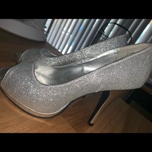 Silver sparkle women’s heel